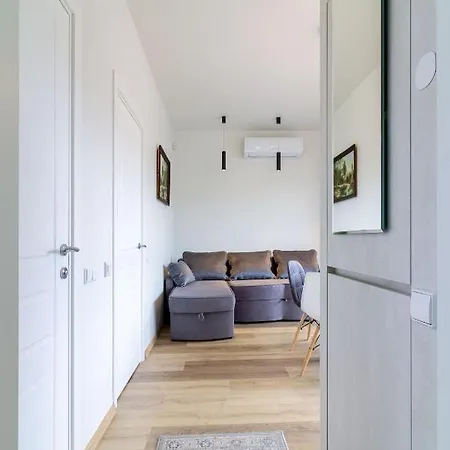 Vinewood Apartment, By Cohost * Palanga