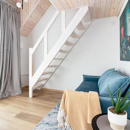 Vinewood Apartment, By Cohost *