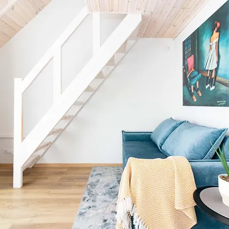 Vinewood Apartment, By Cohost