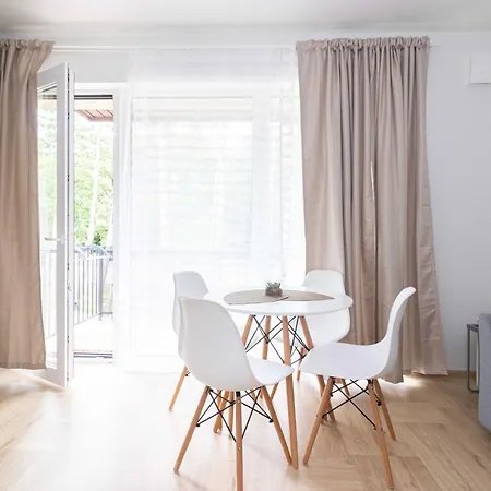 Vinewood Apartment, By Cohost Апартаменты