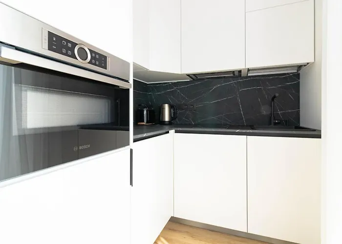 Vinewood Apartment, By Cohost